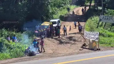 Cortaron la ruta 12 mientras negociaban: adentro de la mesa, los caciques mbya se llevaron al director de Salud Indígena