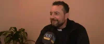 Sacerdote sanjuanino propone vestir a los chicos de santos: qué figuras espera ver
