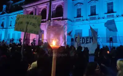 Marcha de antorchas en Jujuy: el reclamo docente que también pide por Nancy Godoy
