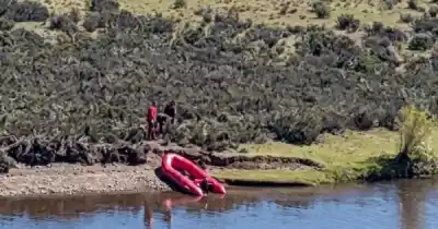 Dos hermanos desaparecidos en el río Gallegos: seis buzos nuevos bajan a los pozones de 7 metros