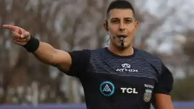 Gimnasia define la fase regular con un árbitro que ya le cobró dos penales