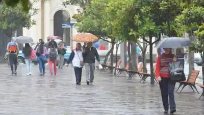 Jujuy arranca el miércoles con paraguas: hasta cuándo siguen las lluvias en la capital