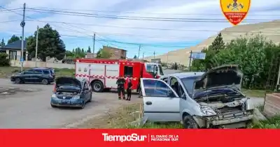 Chocaron dos autos en El Calafate: adentro de uno viajaba una familia entera