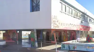Pelea a la salida del colegio en Viedma: un alumno apuñalado y tres demorados