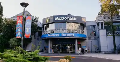 Vigiladores del shopping de Adrogué se plantan en la puerta: qué reemplazo denuncian