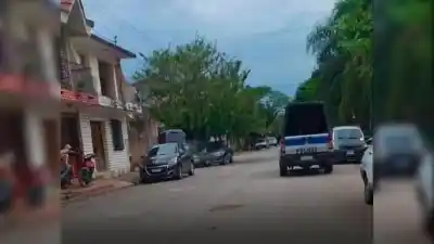 Entró al fondo de su casa y encontró a su hija de 29 años en la galería del patio