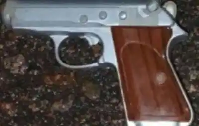 Lo denunciaron por caminar armado en Santa Rosa, pero al revisarlo apareció otra cosa