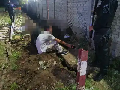 Los vieron cerca de las vías con un caño de tres metros y una pala: qué pasó después
