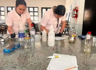 Estudiantes de San Francisco inspeccionan comercios y plantas: cómo se forman los futuros técnicos en Sanidad
