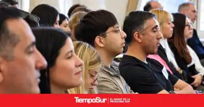 Dos estudiantes de Santa Cruz se sentaron en la mesa donde se define la educación del país