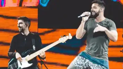 El argentino que dirige la banda de Ricky Martin y revela cómo es el cantante en la intimidad