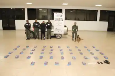Gendarmería paró una camioneta en Tucumán y encontró lo que escondía la alfombra