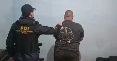 Dos detenidos y un auto recuperado en allanamientos por robos “rompevidrios” en el Gran Mendoza
