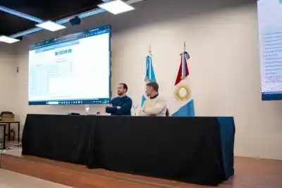 La laguna que se vació casi por completo y ahora buscan devolverle el agua