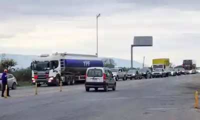 Ruta 9 a Salta: el peaje de Molle Yaco colapsó y los hinchas de Atlético quedaron atrapados en la fila