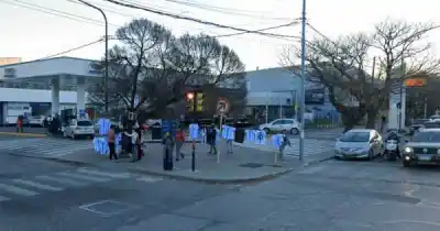 Iban en contramano por Yrigoyen y la requisa terminó con dos detenidos
