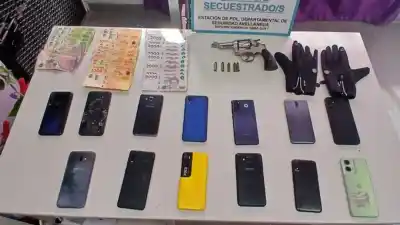 Tres asaltaron a dos motociclistas en Wilde: uno quedó detenido y dos siguen sueltos