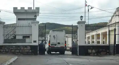 Encontraron a un interno sin vida en el penal de Villa Las Rosas: dos versiones sobre dónde estaba