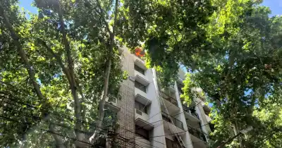 Incendio en pleno centro: el quinto piso ardió y hay gente atrapada entre el humo