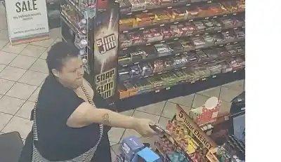Entró a una estación de servicio, pidió la plata y al negarse, disparó contra el empleado