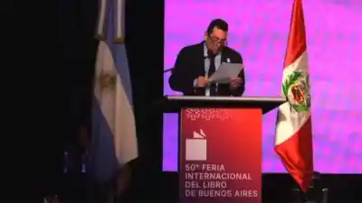 Silbidos, carteles y un grito que sacudió la apertura de la Feria del Libro