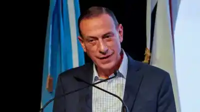 El comunicado de Migraciones que descolocó a Arrieta: "Cómplices e irresponsables"