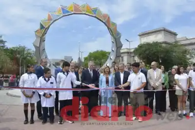 Santiago tiene un nuevo paseo y adentro hay un reloj gigante que marca la hora con el sol