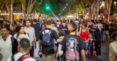 Halloween en la Arístides: la hora en que cortan la calle y despejan los autos