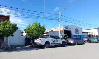 Cuatro delincuentes entraron a un comercio y lo que dejaron atrás terminó en allanamientos en Trelew