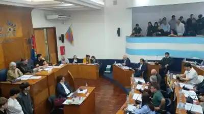 Lomas: el Concejo aprobó el aumento de tasas, pero la calle rota desató el cruce