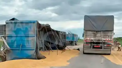 Llevaba trigo a Añatuya, pero a 5 km de Quimilí el acoplado se soltó solo