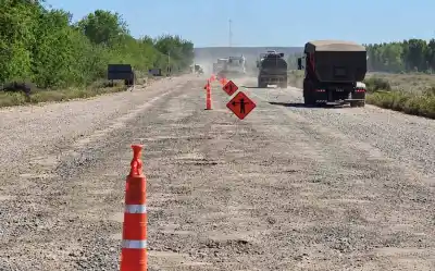 Anunciaron el "bacheo" de la ruta 151 y estalló la bronca: no hay asfalto que tapar