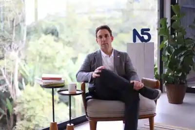 El argentino que dejó el banco y armó un imperio fintech: ahora puso US$34 millones para comprar tres empresas de IA
