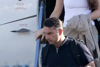 Salió de Brasil con pasaporte cancelado y una escala en la Argentina: el comunicado de Flavio Bolsonaro que nadie esperaba