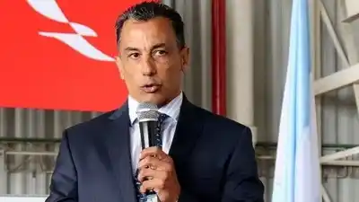 Se fue en un avión de la misma empresa que facturaba a las droguerías del caso ANDIS