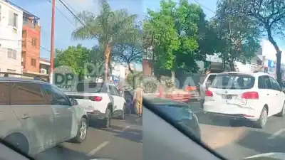 Choque en cadena en pleno centro de la Capital: varios autos complicados en Av. Belgrano