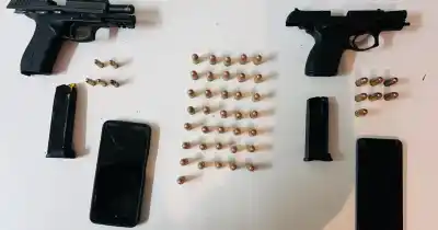 Iban en un Uber con su bebé de un año y dos pistolas limadas: lo que encontraron en la mochila