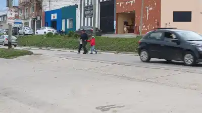 Vecinos de Chijra y La Viña reclaman semáforos en Balbín: “¿Están esperando otro accidente fatal?”