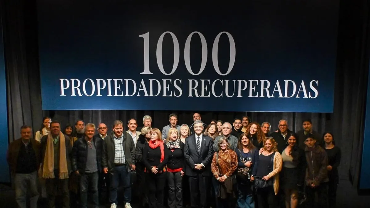 Esperó 10 años para volver a su casa de la infancia: lo que encontró lo hizo llorar