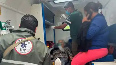 Se atragantó con un trozo de carne mientras almorzaba y la desesperación invadió su casa