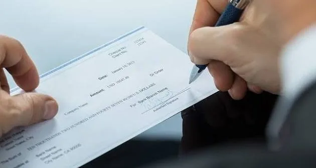 La Justicia les estiró la detención a dos acusados de estafa: uno manejaba locales de comida y el otro era bancario