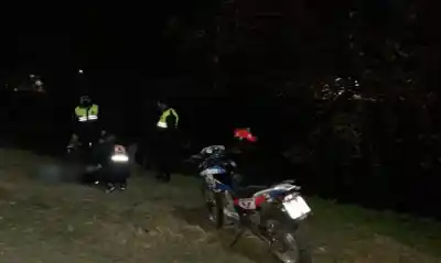 Un automóvil cayó a un canal en la ruta 38