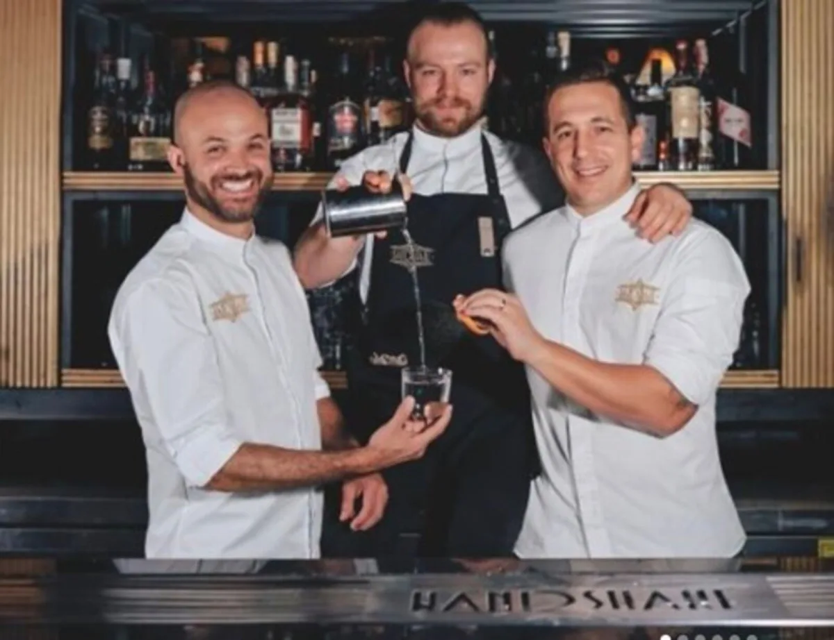 De cadete a dueño del mejor bar del mundo: los dos fracasos que casi lo devuelven a la Argentina