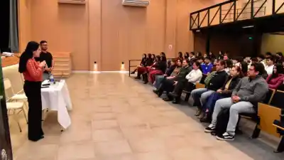 Estudiantes de Fernández se capacitan en agro regenerativo y ciudades resilientes