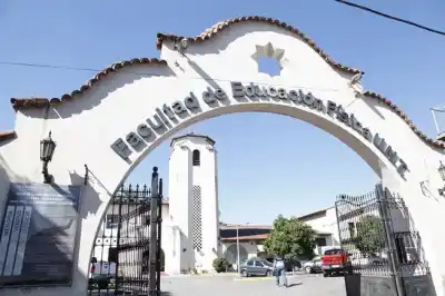 Agarró al decano del cuello en plena facultad y ahora deberá dar explicaciones