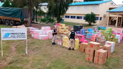 Un camión con productos importados sin papeles fue interceptado en la ruta