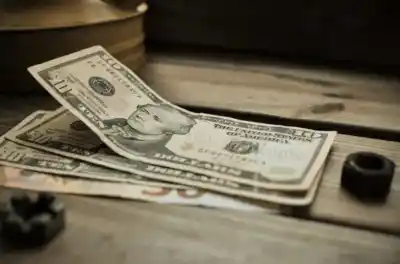 El dólar oficial tocó los $1.400 y marca su tercera suba consecutiva