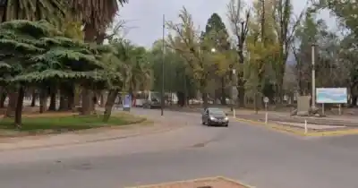 Atropellado por un colectivo en el Parque San Martín: el peatón de 76 años está grave