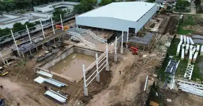 Así avanza el nuevo centro acuático en Rosario: ya instalaron la pileta olímpica