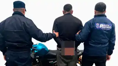 Un cuchillo carnicero, una amenaza y un robo en un comercio